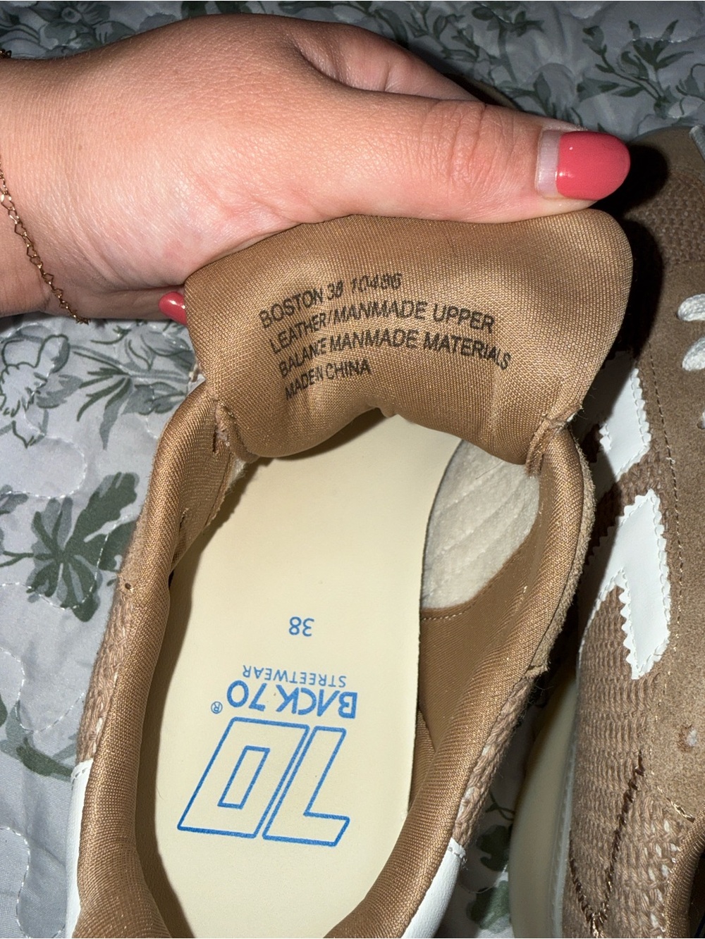 Women’s Back 70 Sneakers - Picture 3 of 5